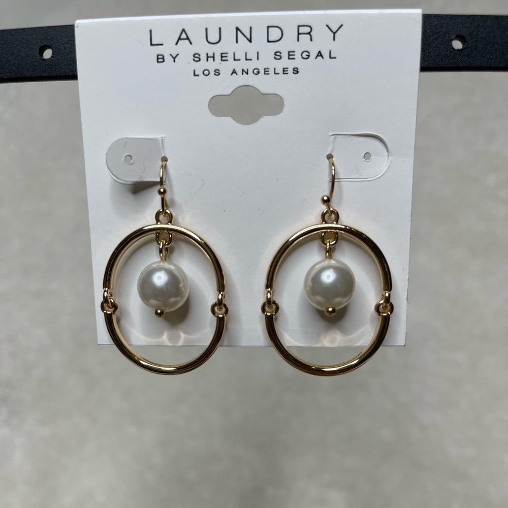 New Laundry by Shelli Segal gold tone and faux pearl earrings